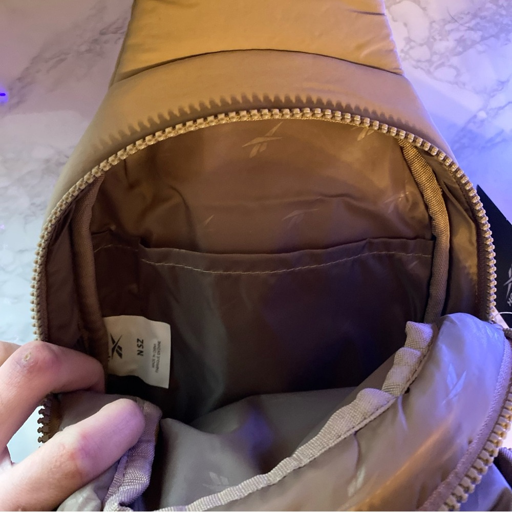 NWT Reebok Puffer Sling Bag - 2.30L Quilted Crossbody - Dusty Rose